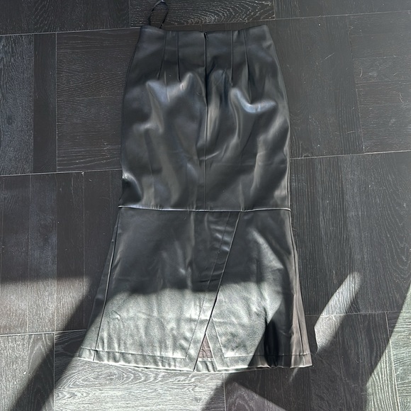 NWT STAUD vegan leather black skirt - 6 - Picture 3 of 8